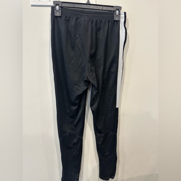 Athletic Nike Dri-fit pants with zipper pockets and zipper ankle bottoms - Picture 2 of 5